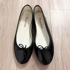 【未使用に近い美品】repettoレペット黒エナメルパテントバレエシューズ36のサムネイル