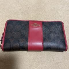 ❤️人気カラー❤️COACH シグネチャーラウンドファスナー長財布 ブラウン×レッド COACH シグネチャー ラウンドファスナー長財布 レッド - メルカリ
