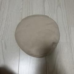 ベージュの円形ベレー帽のサムネイル