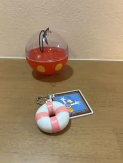 東京ディズニーリゾート ドナルドダック 浮き輪 キーホルダー(カプセル付き）のサムネイル