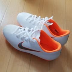 サッカー NIKEスパイク 22.5cmのサムネイル