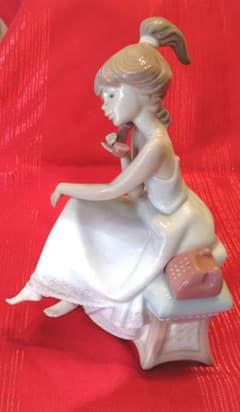 Lladro 電話をかける少女像 S466 - メルカリ