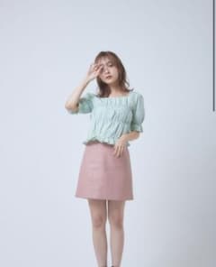 大人気商品！NWITH.ピンクレザースカートとスクエアシャツトップスのサムネイル
