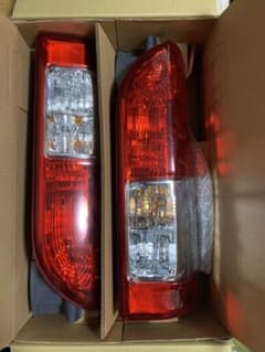 ハイエース　4型スーパーGL  純正テールランプのサムネイル