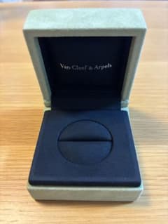 Van Cleef & Arpels ジュエリーボックス 空箱１個のサムネイル