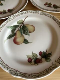 Noritake 洋梨とラズベリーの皿のサムネイル