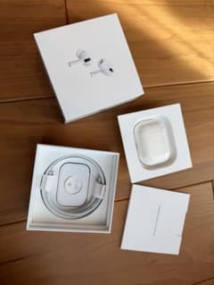 AirPods Pro2 本体 充電ケース付き ホワイトのサムネイル