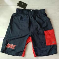 Lovely様 専用 NIKE ナイキ 水着 スイムパンツ 140のサムネイル