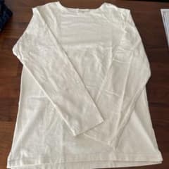 ユニクロボードネックTシャツのサムネイル