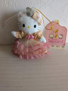 平成レトロ ハローキティ ドレスぬいぐるみ Dream Revü - メルカリ