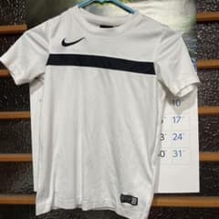 Nike ホワイト Tシャツ ストライプ XS(120)のサムネイル