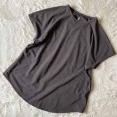 UNIQLO クレープジャージーフレンチスリーブ　Tシャツのサムネイル
