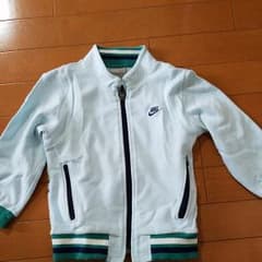 ☆キッズ　NIKEパーカー☆のサムネイル
