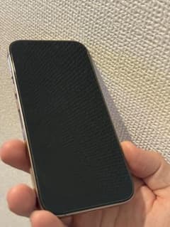 Apple iPhone 16 Pro デザートチタニウム 本体　256GBのサムネイル