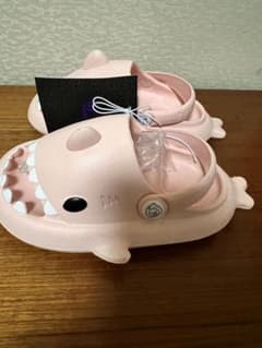 新品　サンダル　クロックス風　17cm サメのサムネイル