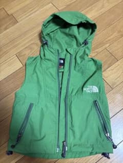 THE NORTH FACE キッズ ベスト グリーンのサムネイル