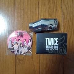 TWICE THIS IS FOR　アプグレ　缶バッジ　トレカのサムネイル
