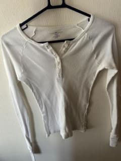 Brandy Melville 長袖 ヘンリーネック リブカットソーのサムネイル