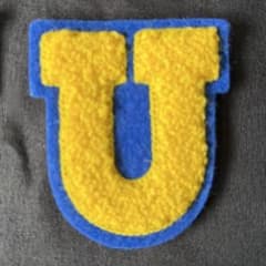 【U】アルファベット サガラ刺繍 縦6.5cm ワッペン 他色あり まとめ割引⭕️のサムネイル