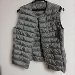 UNIQLO ウルトラライトダウン グレー ダウンベストのサムネイル