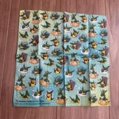 新品未使用★ポケモンセンター限定ハンカチ_レックウザのポンチョを着たピカチュウ