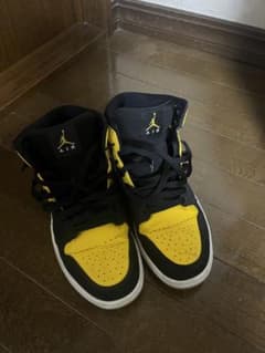 NIKE AIR JORDAN 1 MID "NEW LOVE"のサムネイル