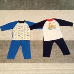恐竜パジャマ　2セットのサムネイル