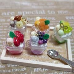 訳あり　カップアイスケーキ　ミニチュア　スイーツのサムネイル