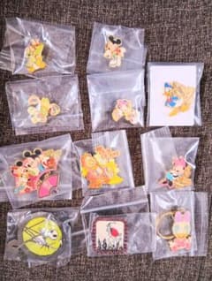 ディズニーランド、ディズニーストア　ピンバッジ11個セットのサムネイル