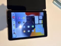 Apple iPad Air 2 本体 MNV22J/Aのサムネイル
