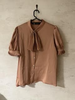 ZARA ブラウス ピンクベージュ フリル Mサイズのサムネイル