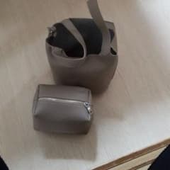 おしゃれなハンドバッグのサムネイル