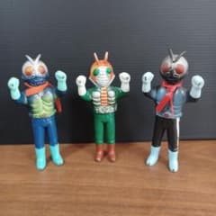 当時物　ポピー製「仮面ライダー」青成型と黒成型及びV3のミニソフビフィギュア3点 当時物 ポピー製「仮面ライダー」青成型と黒成型及びV3のミニソフビ