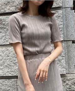 半袖 サテン 無地 ノーカラー ショート丈 サテンミニプリーツTシャツのサムネイル