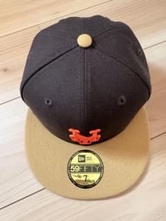 NEW ERA 59FIFTY キャップ 黒/ベージュ 7のサムネイル