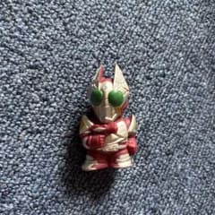 仮面ライダー 小型フィギュア 赤と白のサムネイル