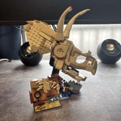 LEGO Jurassic World トリケラトプスの頭蓋骨のサムネイル