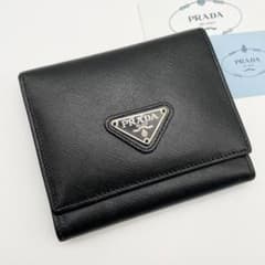 未使用級✨PRADA プラダ 三つ折り財布 サフィアーノ 三角ロゴ 黒