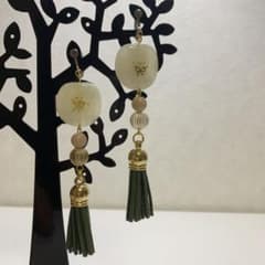 レジンピアス イヤリング ハンドメイド 押し花のサムネイル