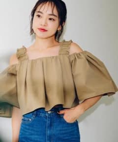 ur's 2way フリルショルダートップス キャメル M 新品タグ付のサムネイル