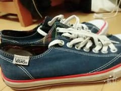 VANSのスニーカーのサムネイル