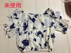 nom様専用 オフショル トップス花柄のサムネイル