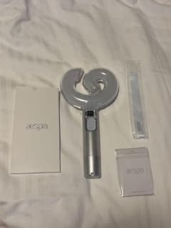aespa ペンライトver2. トレカ4枚+会場限定ランダムフォトカード付 aespa ペンライトver2. トレカ4枚+会場限定ランダムフォトカード付