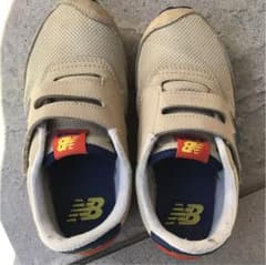 ニューバランス スニーカーのサムネイル