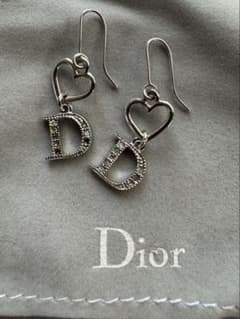 Dior ラインストーン付き Dハートチャーム ピアス（両耳）シルバーのサムネイル