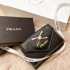 prada 三つ折り財布のサムネイル