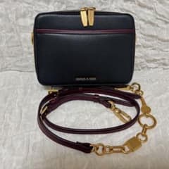 【美品】CHARLES & KEITH ショルダーバッグ ブラックのサムネイル