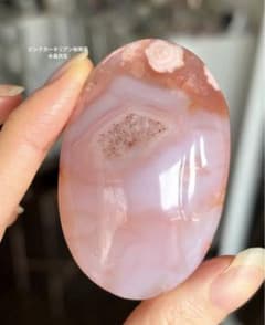 ラスト 高品質 ピンクカーネリアン桜瑪瑙 水晶共生 大きめパーム 握り