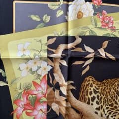 Salvatore Ferragamo スカーフ ヒョウ柄 花柄　タグ付きのサムネイル