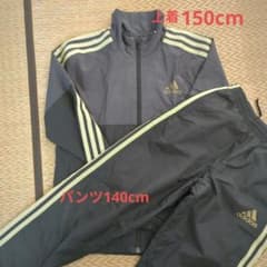 adidas ジャージ 上下セット ブラック　上150cm　下140cmのサムネイル